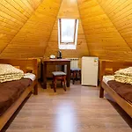 хатинка у румуна Hotel