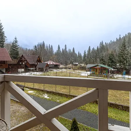 хатинка у румуна Hotel Tatariv